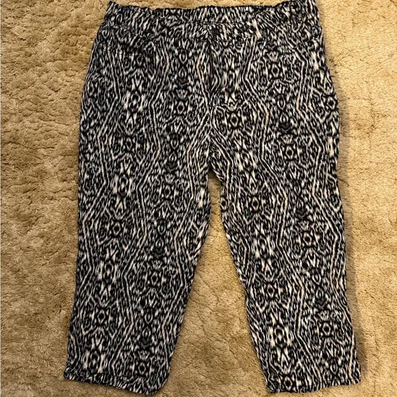 Patterned Capris - Picture 2 of 3